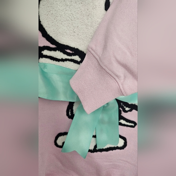 New Pink Snoopy Peanuts Cute Bow Valentines Sweater Size MEDIUM - Picture 5 of 6